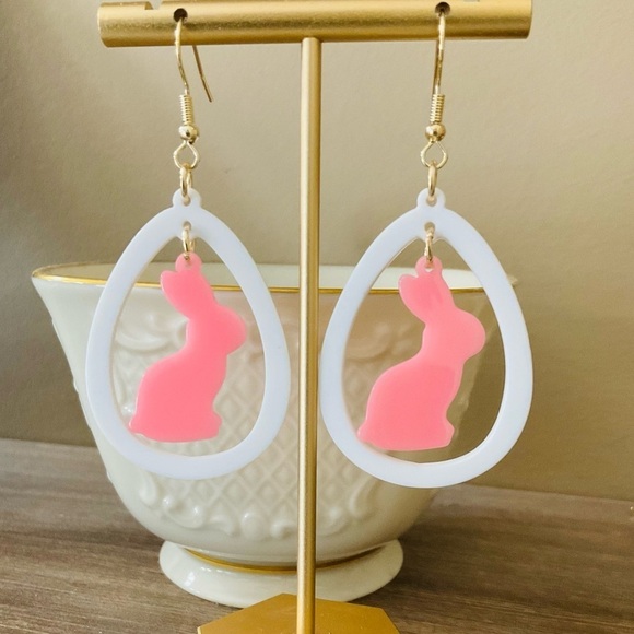 - New Easter Pink & White Egg And Bunny Cute Stylish Dangle Drop Earrings - Picture 3 of 7